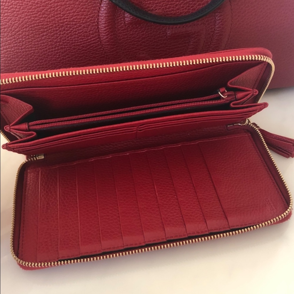 Gucci purse with wallet